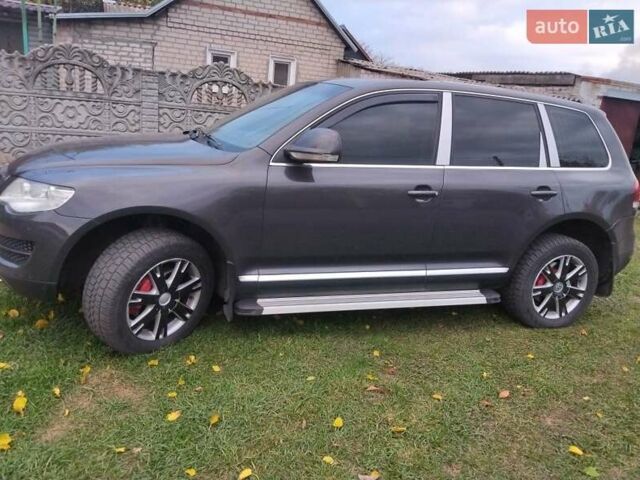 Черный Фольксваген Туарег, объемом двигателя 3 л и пробегом 300 тыс. км за 9300 $, фото 9 на Automoto.ua