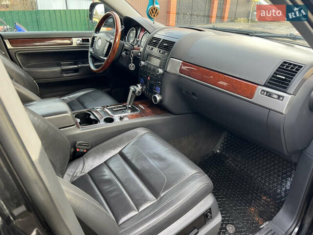 Чорний Фольксваген Туарег, об'ємом двигуна 3 л та пробігом 360 тис. км за 8400 $, фото 14 на Automoto.ua