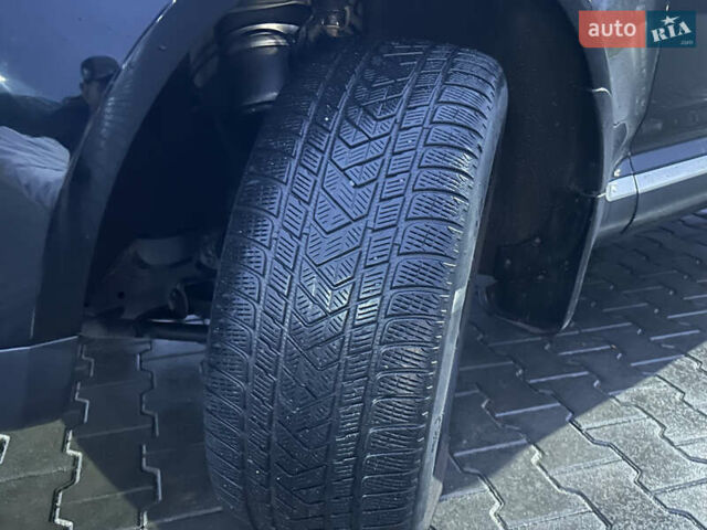 Черный Фольксваген Туарег, объемом двигателя 2.97 л и пробегом 159 тыс. км за 13800 $, фото 32 на Automoto.ua