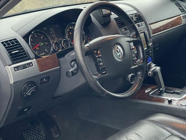 Чорний Фольксваген Туарег, об'ємом двигуна 3 л та пробігом 350 тис. км за 6200 $, фото 11 на Automoto.ua