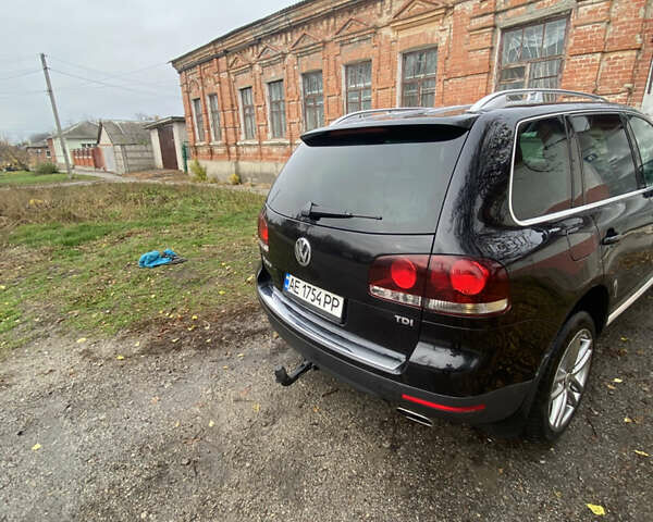 Черный Фольксваген Туарег, объемом двигателя 2.5 л и пробегом 265 тыс. км за 11500 $, фото 2 на Automoto.ua