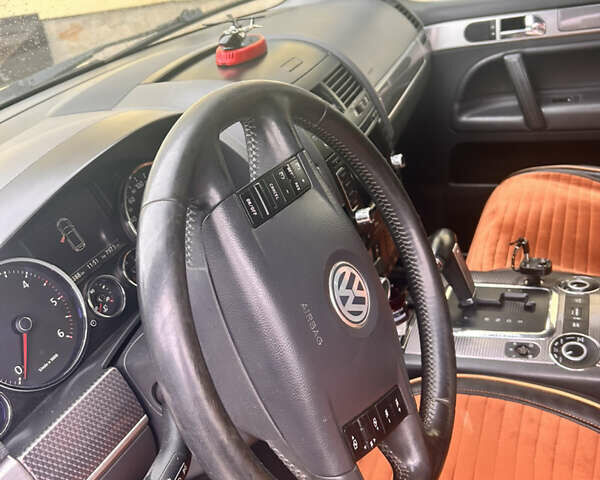 Черный Фольксваген Туарег, объемом двигателя 2.97 л и пробегом 308 тыс. км за 12500 $, фото 10 на Automoto.ua