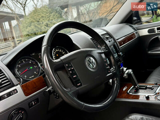 Черный Фольксваген Туарег, объемом двигателя 3 л и пробегом 280 тыс. км за 11700 $, фото 34 на Automoto.ua