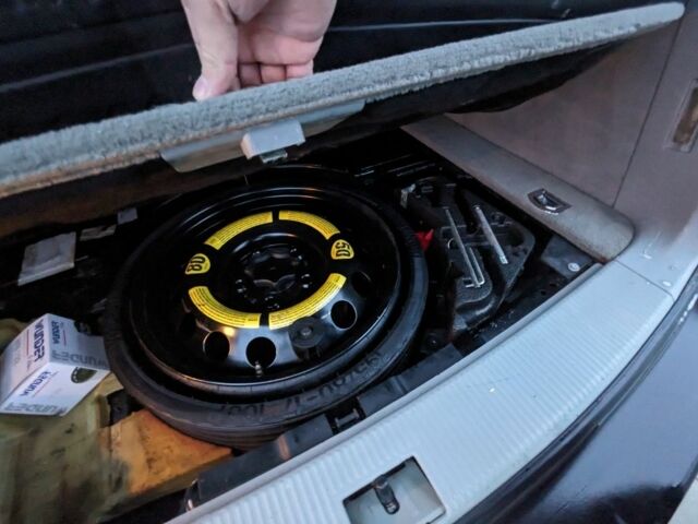 Черный Фольксваген Туарег, объемом двигателя 0 л и пробегом 300 тыс. км за 5816 $, фото 6 на Automoto.ua