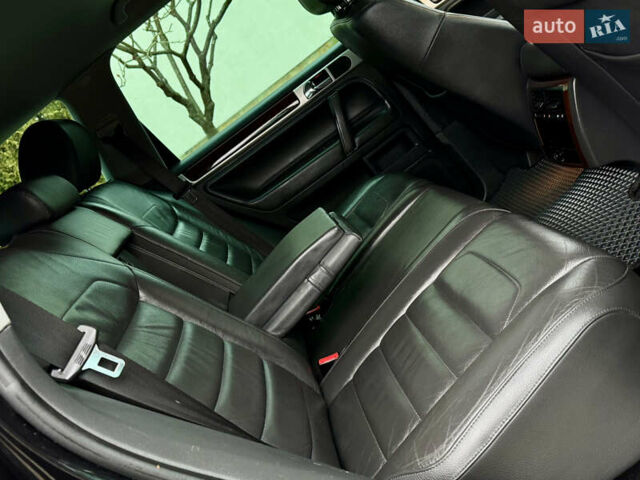 Черный Фольксваген Туарег, объемом двигателя 3 л и пробегом 280 тыс. км за 11700 $, фото 23 на Automoto.ua