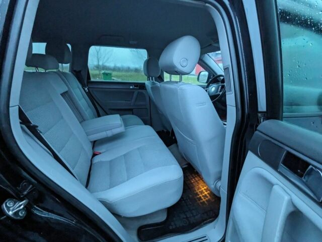 Черный Фольксваген Туарег, объемом двигателя 0 л и пробегом 300 тыс. км за 5816 $, фото 9 на Automoto.ua