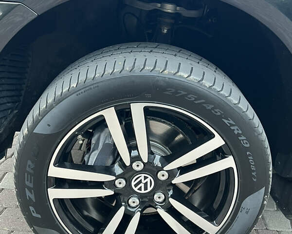 Черный Фольксваген Туарег, объемом двигателя 2.97 л и пробегом 235 тыс. км за 15200 $, фото 6 на Automoto.ua