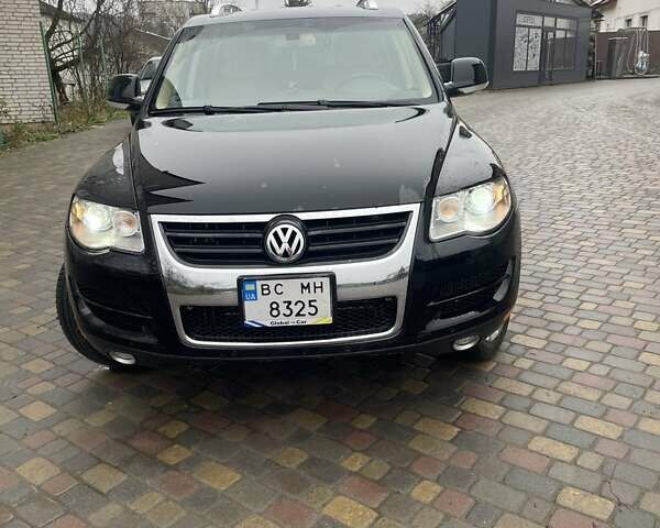 Черный Фольксваген Туарег, объемом двигателя 2.97 л и пробегом 348 тыс. км за 12500 $, фото 1 на Automoto.ua