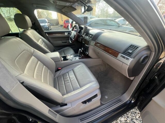 Черный Фольксваген Туарег, объемом двигателя 3 л и пробегом 264 тыс. км за 11799 $, фото 9 на Automoto.ua