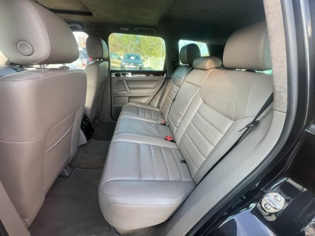 Черный Фольксваген Туарег, объемом двигателя 3 л и пробегом 264 тыс. км за 11799 $, фото 18 на Automoto.ua