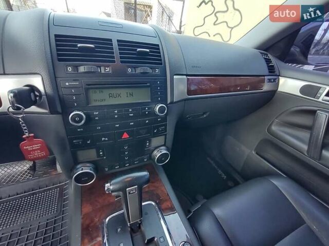 Черный Фольксваген Туарег, объемом двигателя 2.5 л и пробегом 294 тыс. км за 10800 $, фото 10 на Automoto.ua