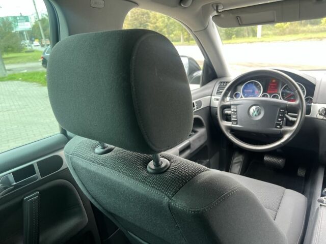 Чорний Фольксваген Туарег, об'ємом двигуна 3 л та пробігом 250 тис. км за 6999 $, фото 4 на Automoto.ua