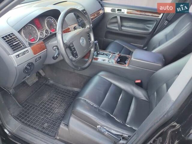 Черный Фольксваген Туарег, объемом двигателя 2.5 л и пробегом 294 тыс. км за 10800 $, фото 11 на Automoto.ua