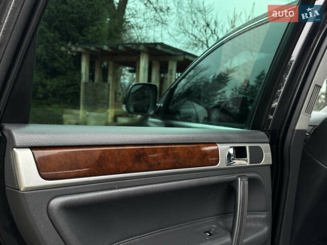 Черный Фольксваген Туарег, объемом двигателя 3 л и пробегом 280 тыс. км за 11700 $, фото 25 на Automoto.ua