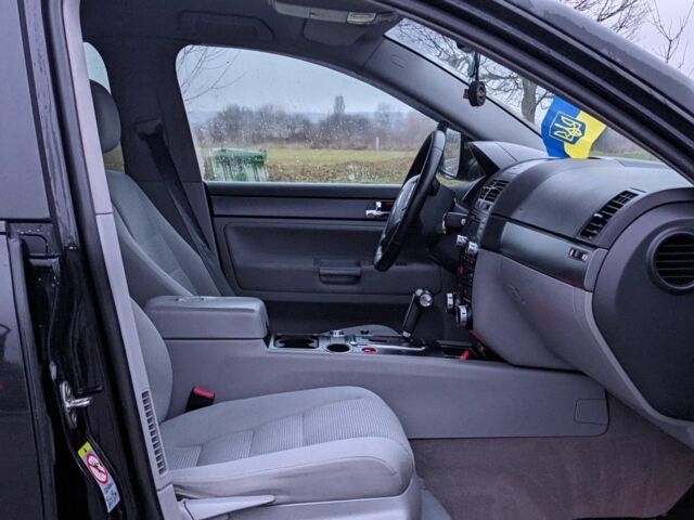 Черный Фольксваген Туарег, объемом двигателя 0 л и пробегом 300 тыс. км за 5816 $, фото 8 на Automoto.ua