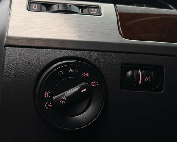 Черный Фольксваген Туарег, объемом двигателя 3 л и пробегом 280 тыс. км за 11700 $, фото 33 на Automoto.ua