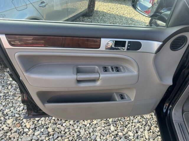 Черный Фольксваген Туарег, объемом двигателя 3 л и пробегом 264 тыс. км за 11799 $, фото 6 на Automoto.ua