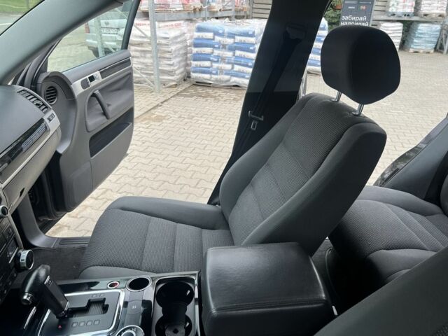 Чорний Фольксваген Туарег, об'ємом двигуна 3 л та пробігом 250 тис. км за 6999 $, фото 14 на Automoto.ua