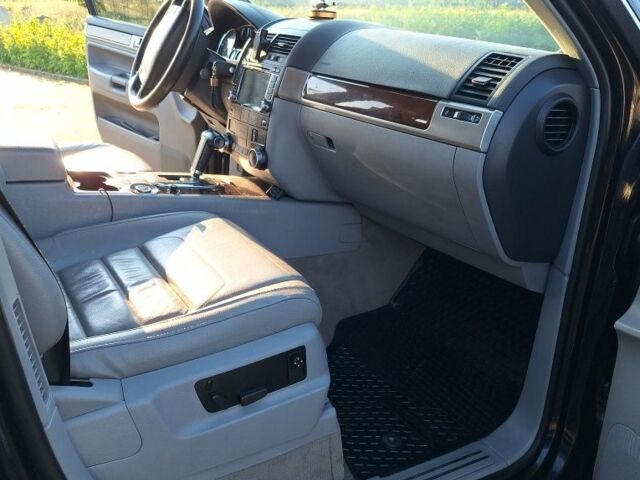 Черный Фольксваген Туарег, объемом двигателя 3.6 л и пробегом 305 тыс. км за 12800 $, фото 2 на Automoto.ua