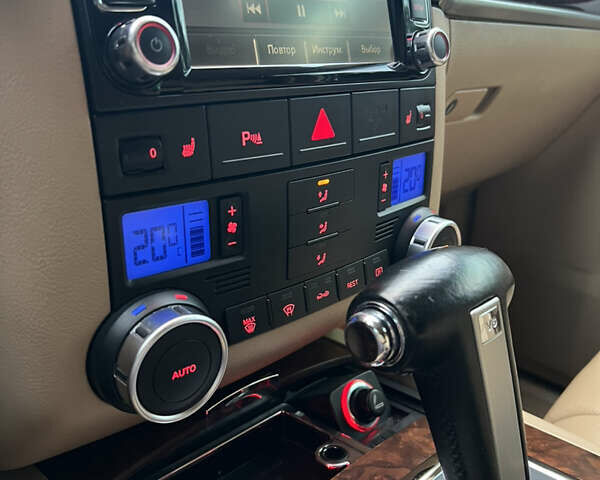 Черный Фольксваген Туарег, объемом двигателя 2.97 л и пробегом 235 тыс. км за 15200 $, фото 36 на Automoto.ua