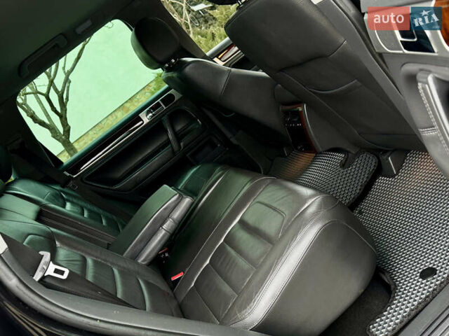 Черный Фольксваген Туарег, объемом двигателя 3 л и пробегом 280 тыс. км за 11700 $, фото 22 на Automoto.ua