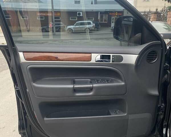 Черный Фольксваген Туарег, объемом двигателя 3.6 л и пробегом 148 тыс. км за 14000 $, фото 10 на Automoto.ua