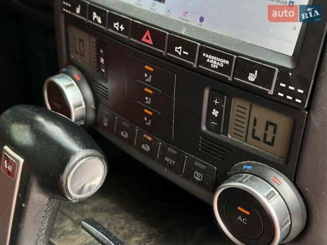 Черный Фольксваген Туарег, объемом двигателя 3 л и пробегом 261 тыс. км за 14440 $, фото 22 на Automoto.ua