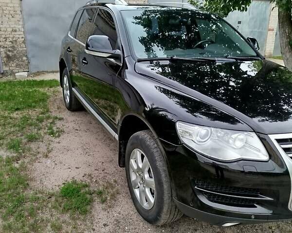 Черный Фольксваген Туарег, объемом двигателя 3 л и пробегом 350 тыс. км за 12500 $, фото 5 на Automoto.ua