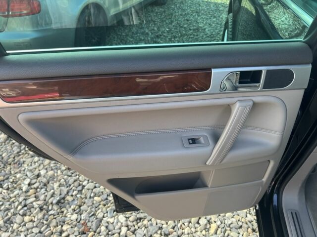 Черный Фольксваген Туарег, объемом двигателя 3 л и пробегом 264 тыс. км за 11799 $, фото 17 на Automoto.ua