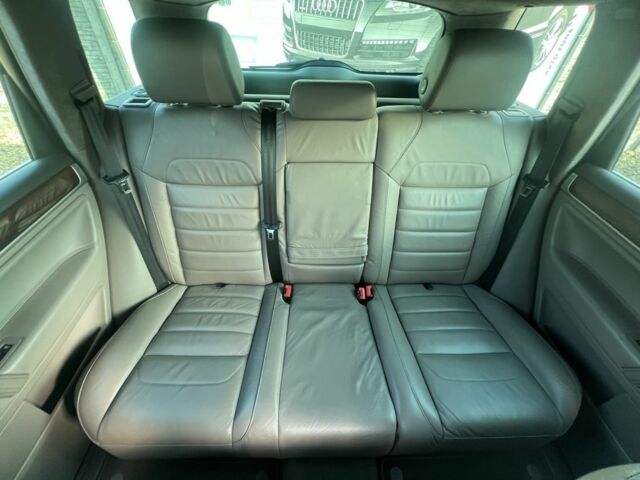 Черный Фольксваген Туарег, объемом двигателя 3 л и пробегом 264 тыс. км за 11799 $, фото 21 на Automoto.ua