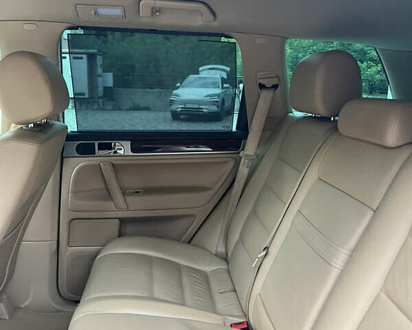 Черный Фольксваген Туарег, объемом двигателя 2.97 л и пробегом 235 тыс. км за 15200 $, фото 27 на Automoto.ua