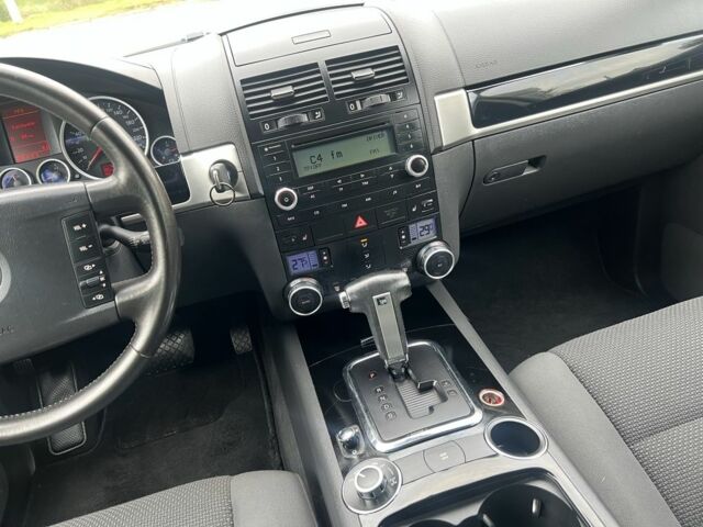 Чорний Фольксваген Туарег, об'ємом двигуна 3 л та пробігом 250 тис. км за 6999 $, фото 11 на Automoto.ua