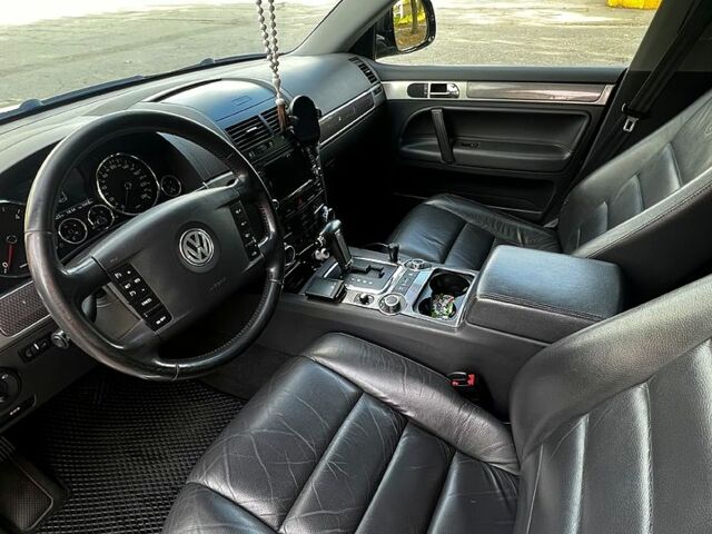 Черный Фольксваген Туарег, объемом двигателя 3 л и пробегом 325 тыс. км за 13000 $, фото 1 на Automoto.ua