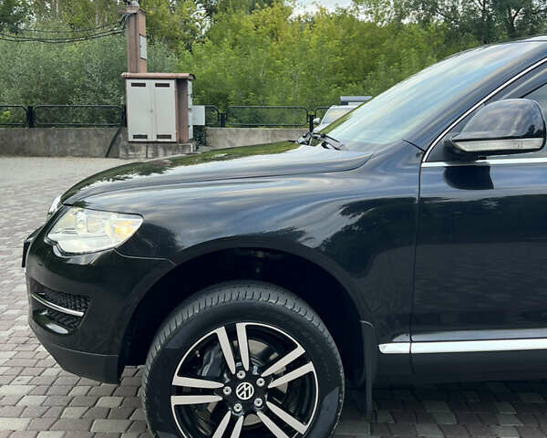 Черный Фольксваген Туарег, объемом двигателя 2.97 л и пробегом 235 тыс. км за 15200 $, фото 5 на Automoto.ua