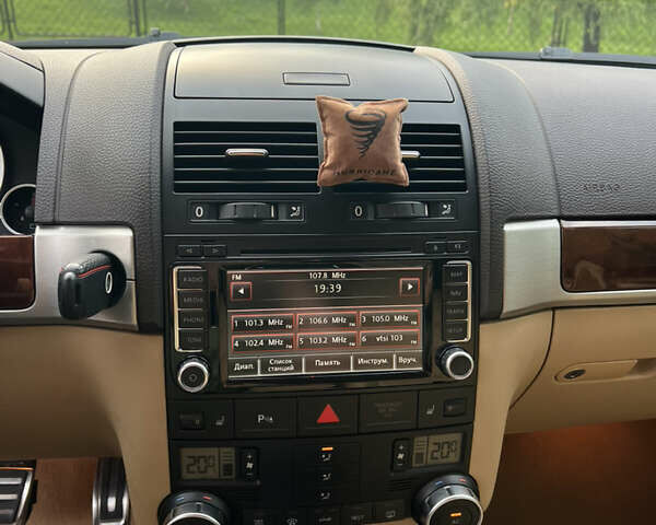 Черный Фольксваген Туарег, объемом двигателя 2.97 л и пробегом 235 тыс. км за 15200 $, фото 31 на Automoto.ua