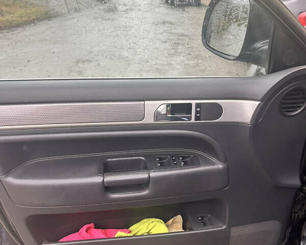 Черный Фольксваген Туарег, объемом двигателя 2.97 л и пробегом 308 тыс. км за 12500 $, фото 9 на Automoto.ua