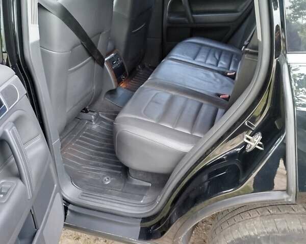 Черный Фольксваген Туарег, объемом двигателя 3 л и пробегом 350 тыс. км за 12500 $, фото 8 на Automoto.ua