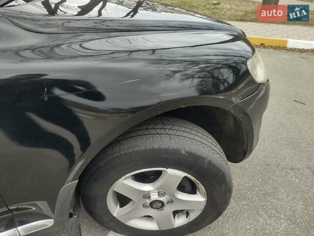 Черный Фольксваген Туарег, объемом двигателя 2.5 л и пробегом 294 тыс. км за 10800 $, фото 6 на Automoto.ua