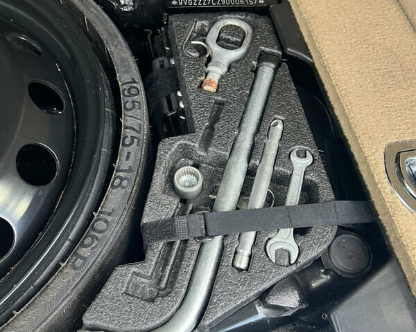 Черный Фольксваген Туарег, объемом двигателя 2.97 л и пробегом 235 тыс. км за 15200 $, фото 47 на Automoto.ua