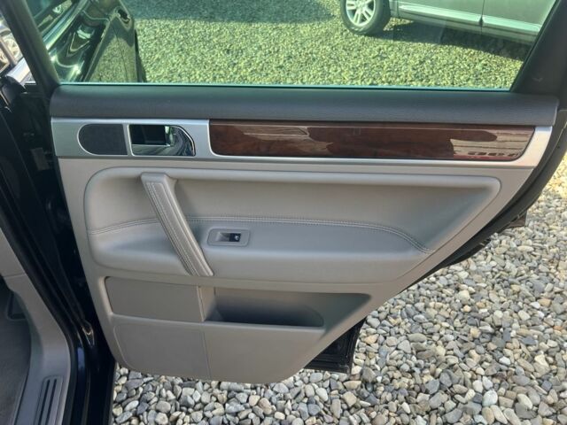 Черный Фольксваген Туарег, объемом двигателя 3 л и пробегом 264 тыс. км за 11799 $, фото 19 на Automoto.ua