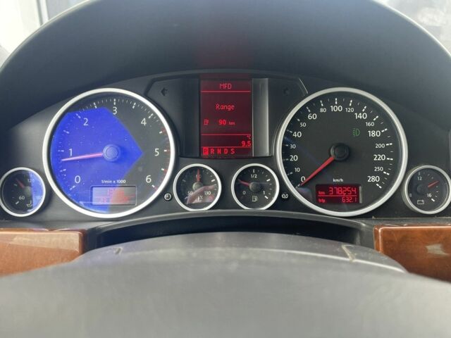 Черный Фольксваген Туарег, объемом двигателя 3 л и пробегом 379 тыс. км за 6630 $, фото 7 на Automoto.ua