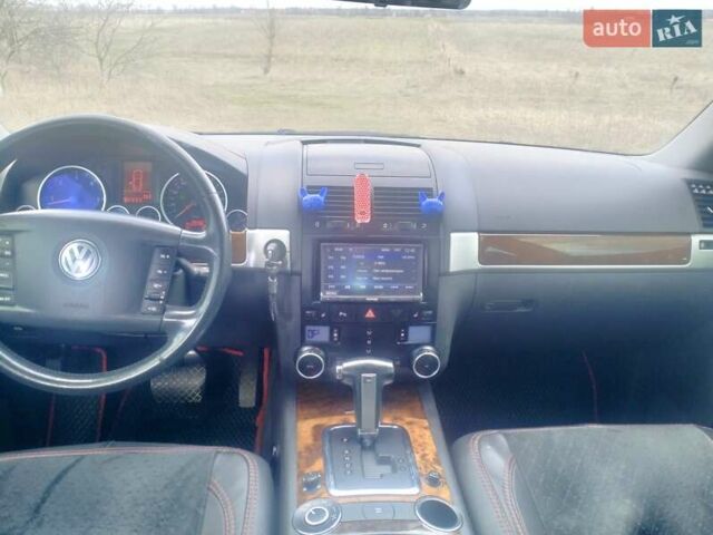 Чорний Фольксваген Туарег, об'ємом двигуна 2.97 л та пробігом 284 тис. км за 12000 $, фото 6 на Automoto.ua