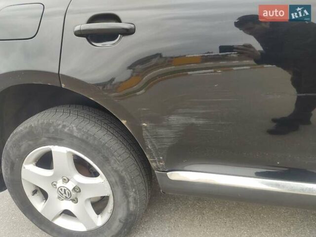 Черный Фольксваген Туарег, объемом двигателя 2.5 л и пробегом 294 тыс. км за 10800 $, фото 5 на Automoto.ua