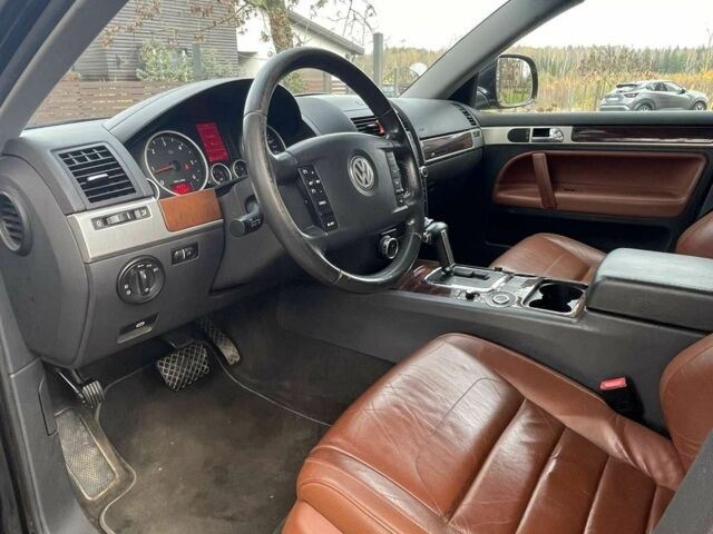 Черный Фольксваген Туарег, объемом двигателя 3 л и пробегом 379 тыс. км за 6630 $, фото 6 на Automoto.ua