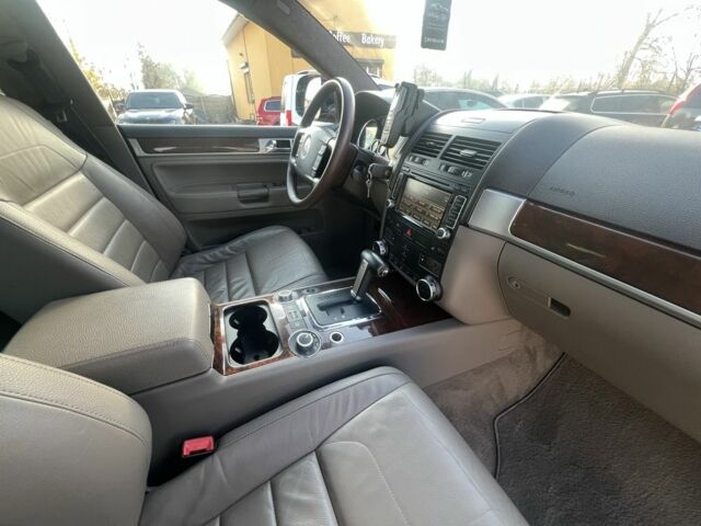 Черный Фольксваген Туарег, объемом двигателя 3 л и пробегом 264 тыс. км за 11799 $, фото 10 на Automoto.ua