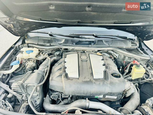 Черный Фольксваген Туарег, объемом двигателя 2.97 л и пробегом 400 тыс. км за 16000 $, фото 19 на Automoto.ua