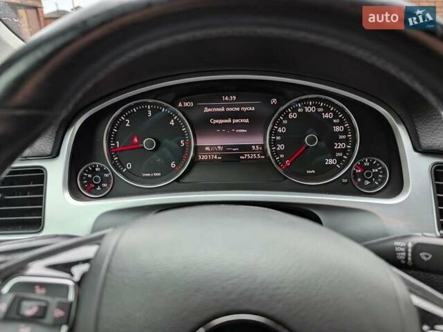 Черный Фольксваген Туарег, объемом двигателя 2.97 л и пробегом 320 тыс. км за 17500 $, фото 5 на Automoto.ua