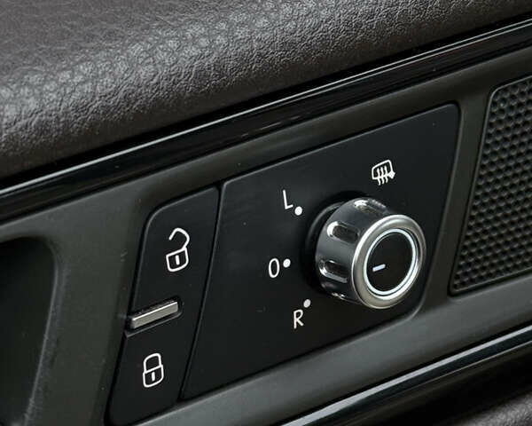 Черный Фольксваген Туарег, объемом двигателя 2.97 л и пробегом 301 тыс. км за 15300 $, фото 21 на Automoto.ua