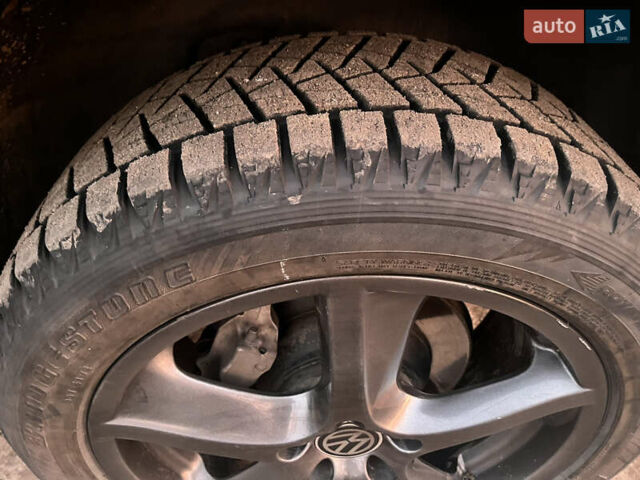 Чорний Фольксваген Туарег, об'ємом двигуна 2.97 л та пробігом 228 тис. км за 12300 $, фото 5 на Automoto.ua