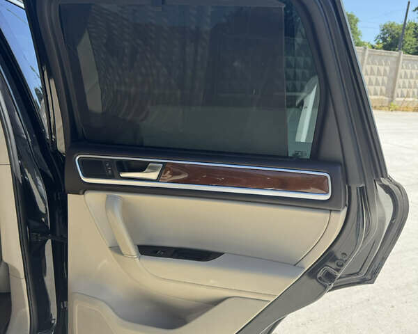 Черный Фольксваген Туарег, объемом двигателя 3 л и пробегом 170 тыс. км за 14999 $, фото 16 на Automoto.ua